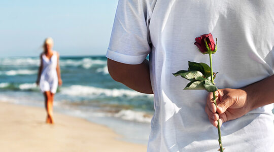 オリジナルTシャツを使って！？　感動のプロポーズアイデア2例