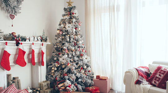 クリスマスツリーをセンス良く飾る「コツ」＆「アイデア」