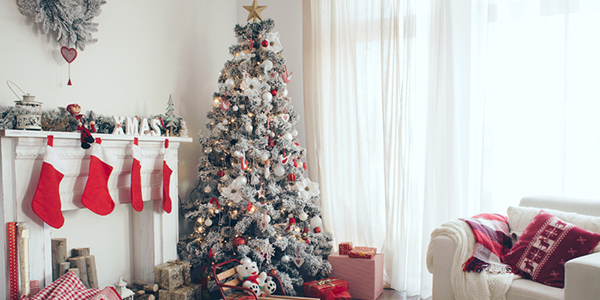 クリスマスツリーをセンス良く飾る「コツ」＆「アイデア」