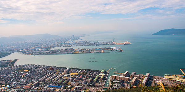 高松駅周辺のお洒落な倉庫街！　北浜アリーの魅力とイベント情報