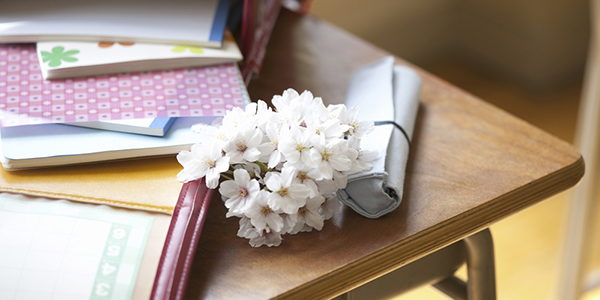 小学校の卒業式に最適な母親の服装と持ち物について