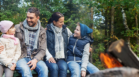 キャンプをするなら秋がいい！？　メリットや注意点は？