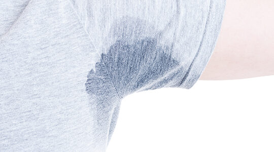 Tシャツの「汗染み」を予防するテクニック