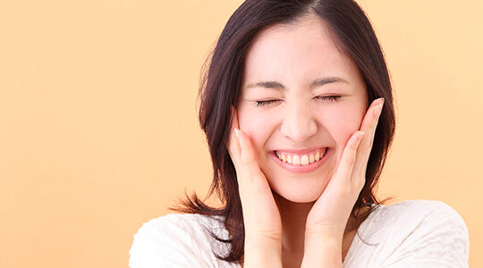 Tシャツをオシャレに着こなす「メイク」のコツとは