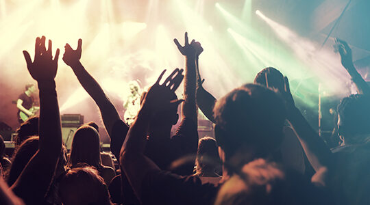 カウントダウンライブでオリジナルTシャツを可愛く着こなすには