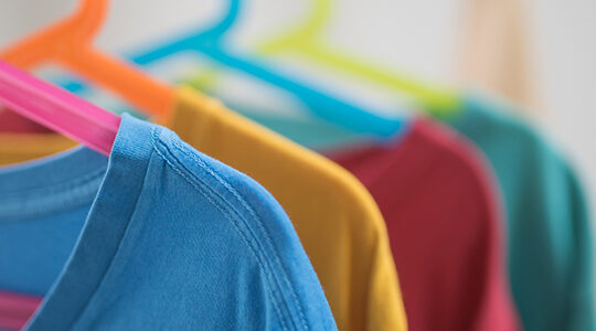 トレンドのスローガンTを参考にオリジナルTシャツを作ろう