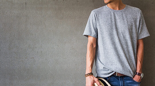 シンプルなTシャツだからこそ“重ね着”でワンランク上のオシャレを